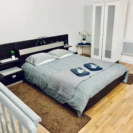 Maison 2 - - 4 Pers - 300m Metro Сasa de vacaciones