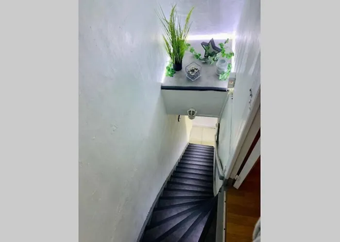 Maison 2 - - 4 Pers - 300m Metro Hébergement de vacances *